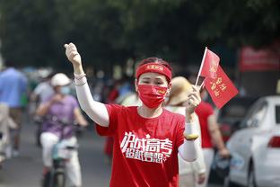 19岁刘易斯本场数据：1粒进球，6次对抗成功1次，4次关键传球